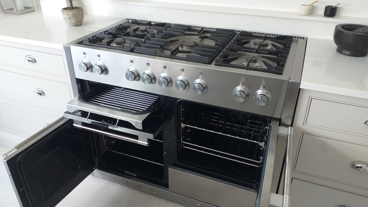 LeeEmmott1's tweet photo. Lovely Mercury double oven range in #hale for a repeat customer.
#ovencleaning #royton #shaw #chadderton #heywood #middleton #oldham #rochdale #ashtonunderlyne #saddleworth #manchester #mossley #failsworth https://t.co/Qjree0Y8J1