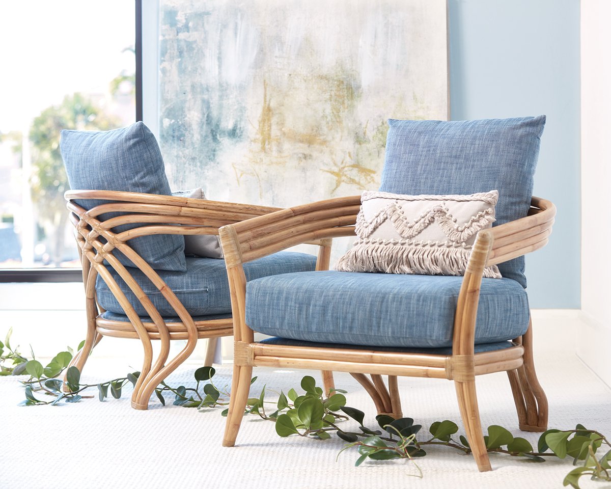 Relaxed, sophisticated coastal style 🐚 Our Storewide Living Space Design Event starts today! View in-stock items: ow.ly/rqWW50IfsNA ____________________________ #robbstucky #interiordesign #furniture #homedecor #modernbeachhouse #coastal #florida #floridahome