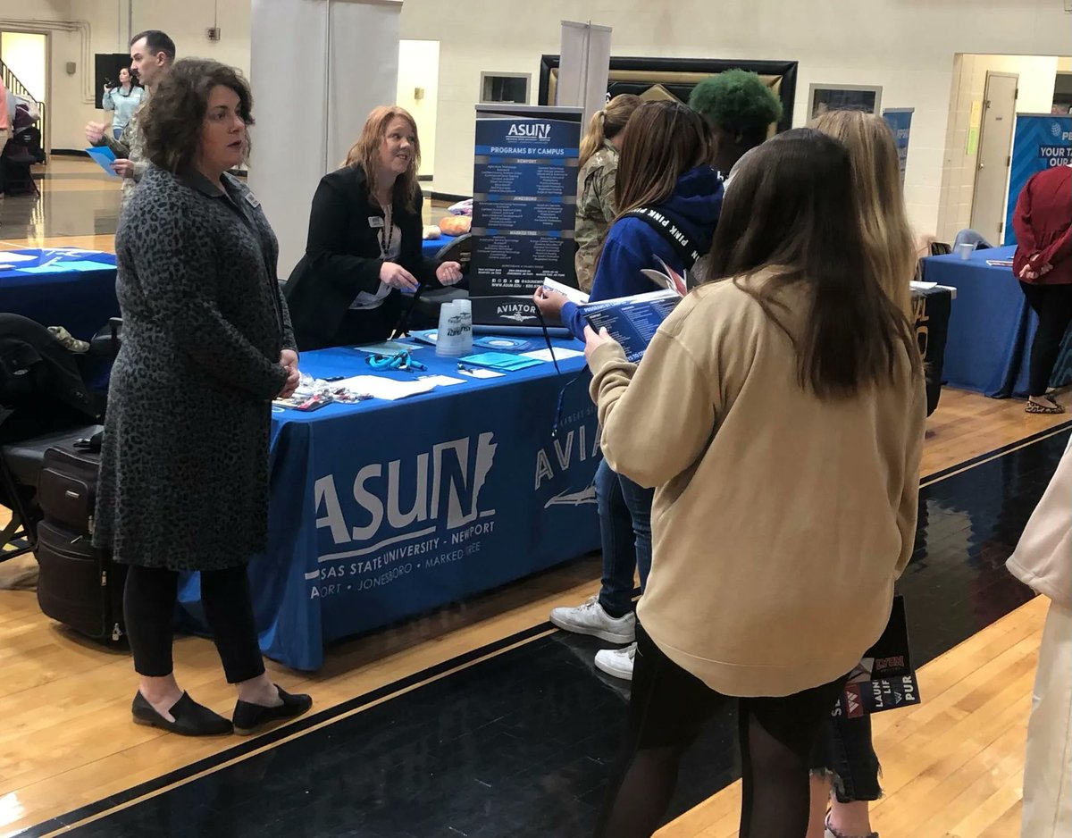 ASUNewport's tweet photo. Thanks to @NHSRaiderPride for inviting ASUN to the College and Career Fair! Our faculty and staff had a great time visiting with students about educational and career opportunities! #ASUNewport #FutureAviators✈️ #ItsTimeToSOAR #careerfair https://t.co/AJYzHIbJ28