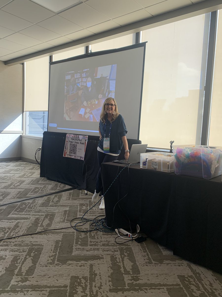 bookfairy15's tweet photo. @SSHaun510 is sharing her wealth of Makerspace knowledge @KySTE22 https://t.co/DPcj3glZjh