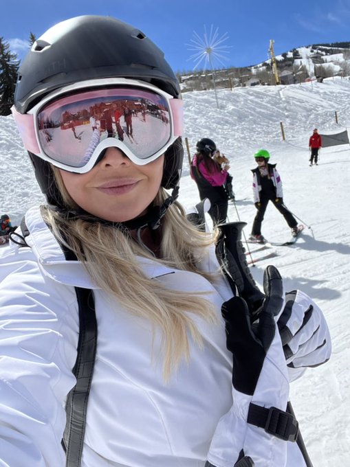 Back on skis after 16 years 😱 https://t.co/dNzAebO4wF