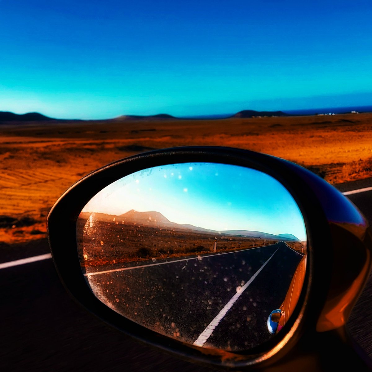 lisainviaggio's tweet photo. I tramonti on the road...
#lanzarote https://t.co/E94cLbCoNJ