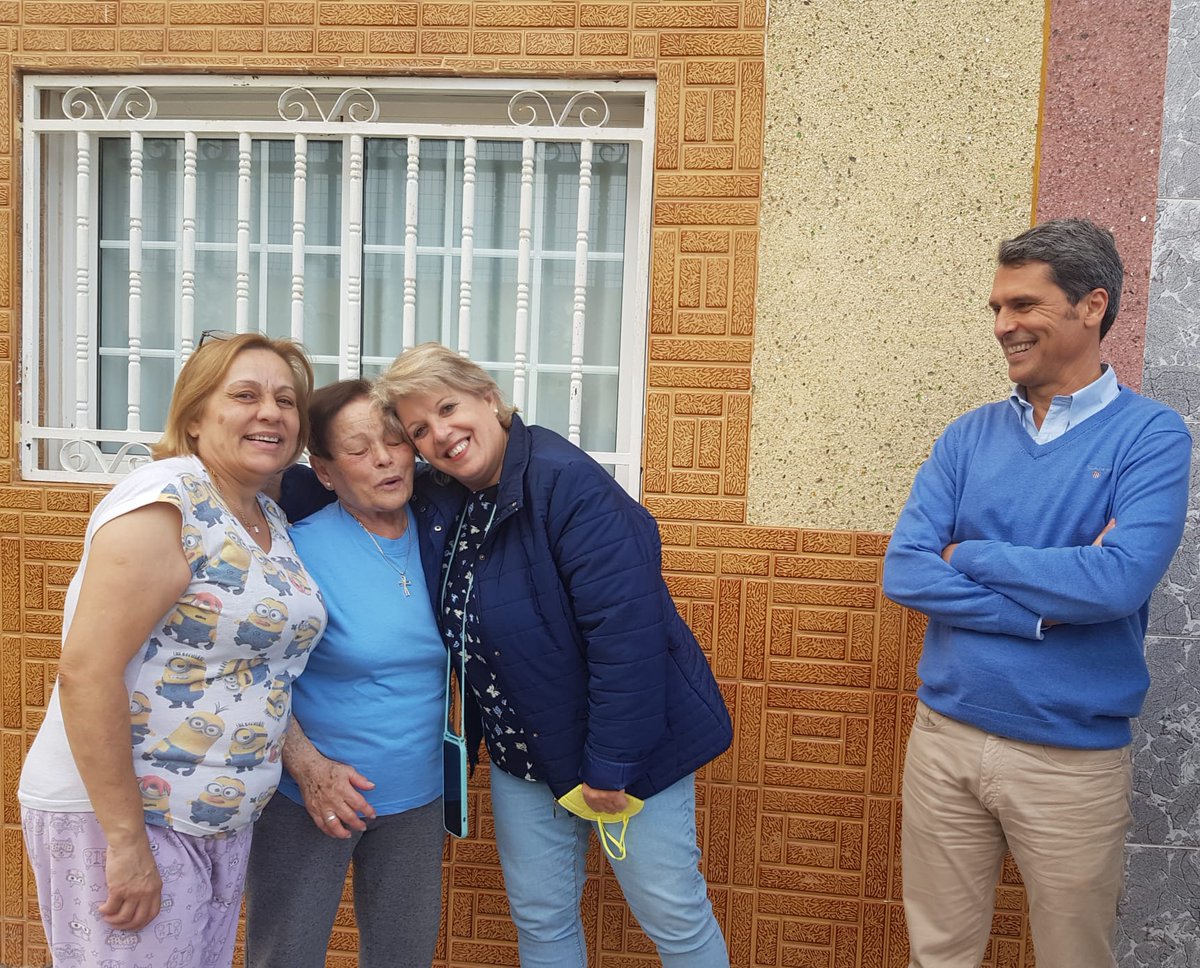 Visita entrañable del equipo municipal de #UxGC a la zona más alta de #Tamaraceite: La Montañeta. Seguimos con nuestro compromiso con los barrios abandonados por el alcalde y su equipo.