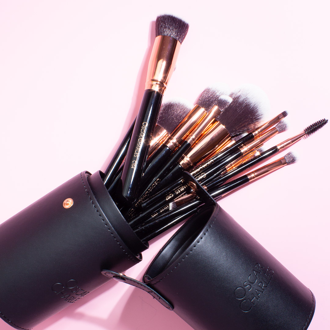 oscarcharlesltd's tweet photo. Blend, define and finish your makeup look with our 15 piece Complete Beauty Set ~ every brush you need to create beautiful makeup looks! πβ¨
#makeupbrushes #oscarcharlesbeauty #makeup #makeuplooks #brushset #makeupkit #beautybrushes #mua #cosmetics #brushcollection #beautygifts https://t.co/bI3E50obwl
