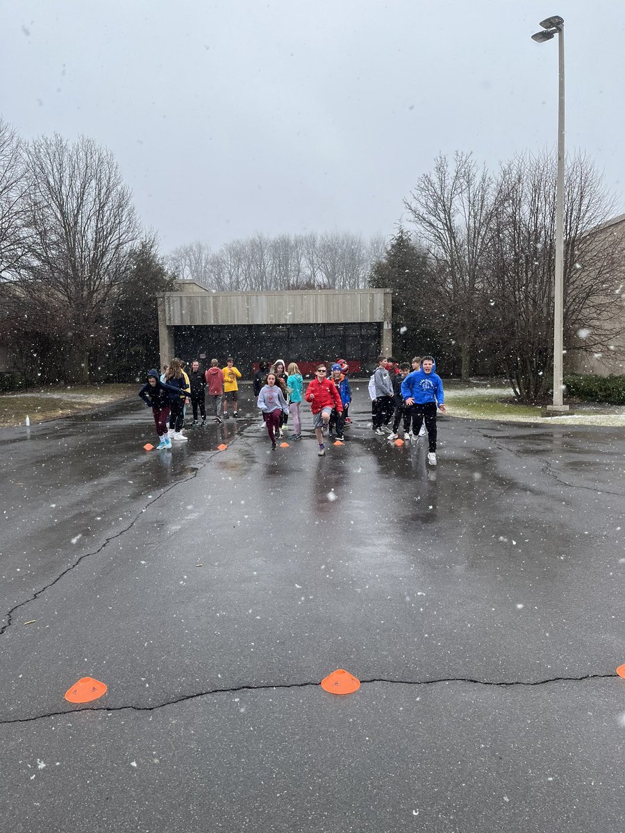 Stubbs_Tiff's tweet photo. Week 5 of Wednesday Winter Run Club!! @Bville_Bees @RayBville  🐝 ❄️ 🏃🏼‍♀️ 🏃🏽 https://t.co/T94Y6qvE8w