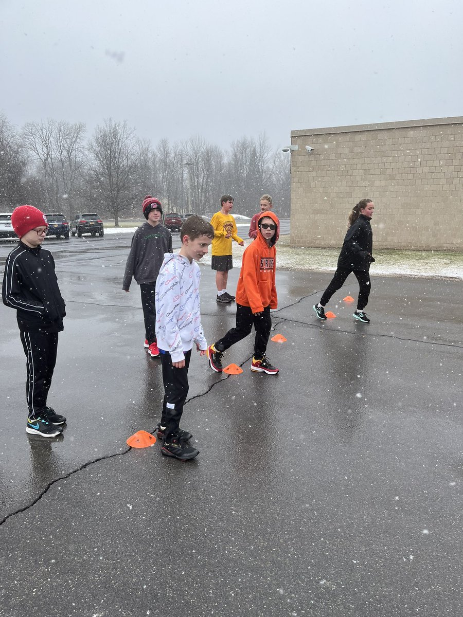 Stubbs_Tiff's tweet photo. Week 5 of Wednesday Winter Run Club!! @Bville_Bees @RayBville  🐝 ❄️ 🏃🏼‍♀️ 🏃🏽 https://t.co/T94Y6qvE8w