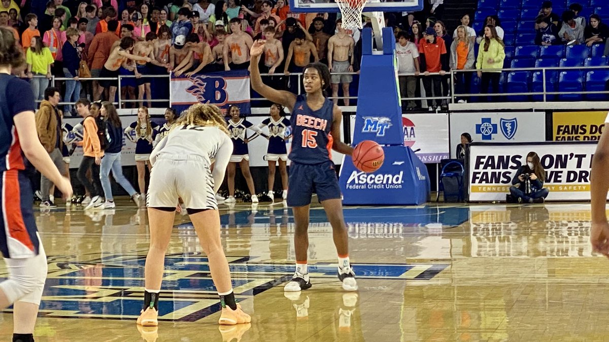 KrisFreemanPA's tweet image. Got here early to see @BeechBucsSports @co_sumner knock off Arlington in the @tssaa Class 4-A girls quarterfinals #sumnerstrong - now on the mic for the final three 4-A games today. #PAAnnouncer 🎙