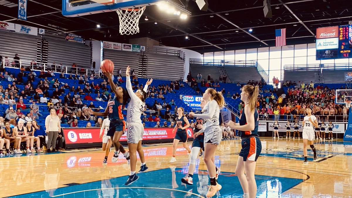 KrisFreemanPA's tweet image. Got here early to see @BeechBucsSports @co_sumner knock off Arlington in the @tssaa Class 4-A girls quarterfinals #sumnerstrong - now on the mic for the final three 4-A games today. #PAAnnouncer 🎙