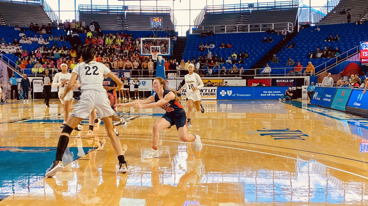 KrisFreemanPA's tweet image. Got here early to see @BeechBucsSports @co_sumner knock off Arlington in the @tssaa Class 4-A girls quarterfinals #sumnerstrong - now on the mic for the final three 4-A games today. #PAAnnouncer 🎙