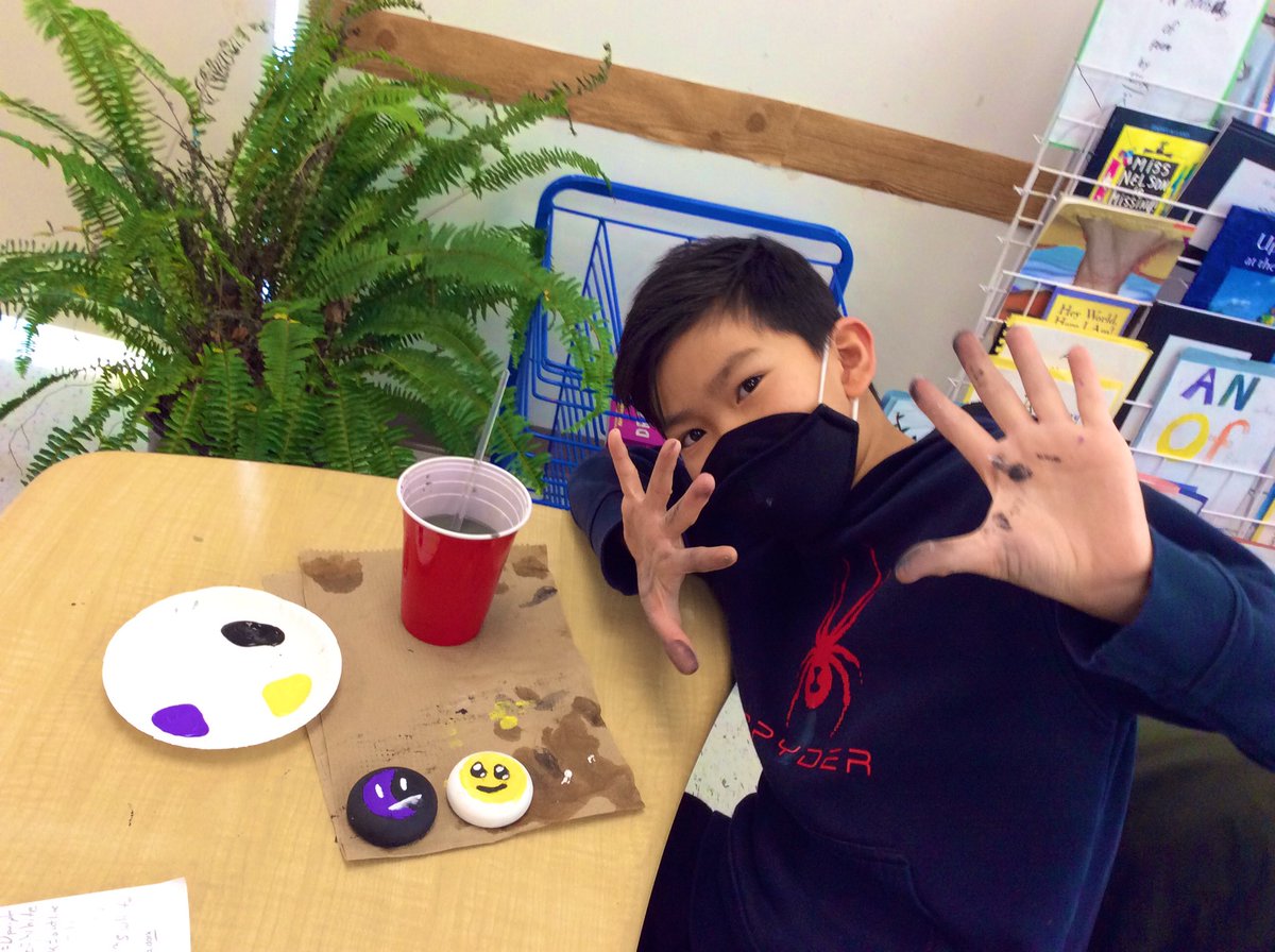 Msfinnsclass1's tweet photo. This yo-yo painting project was supposed to happen in December, but instead it’s become a fun week-before-March-Break project. Yo-yos just need to be assembled so we can play with them on Friday #JoyfulClassroom #awesomekids https://t.co/qr1B9JqAtx