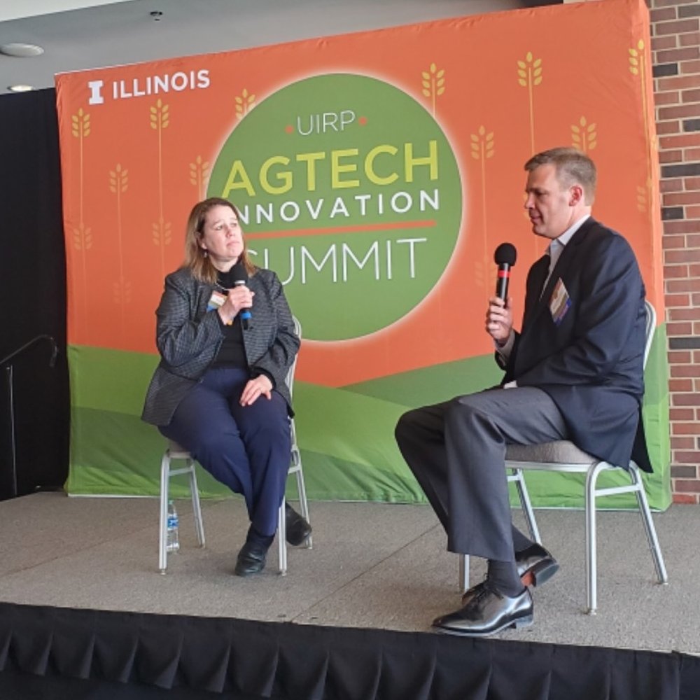 UIResearchPark's tweet photo. A @uIllinois student question to Mark Theuerkauf: Why should we work for @AGCO? 
"We truly take a farmer-focused first approach. We’re trying to solve their (complex) problems. Our purpose is quite clear and we need smart dedicated people to help solve them."
#agtech22 #AgTech https://t.co/zqL9Ii1M1O