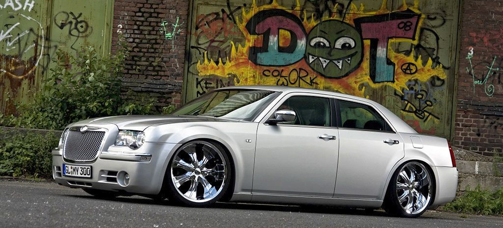 ICEEE__T's tweet photo. @looneystreams 2005er Chrysler 300C https://t.co/SHyKAATHRw