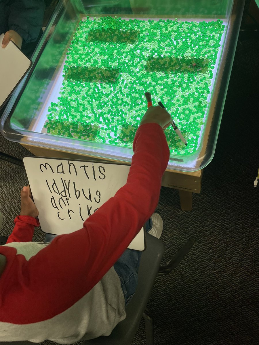 Our kiddos love using our light table to brush away green and uncover secret words! #allgreenhere #tippstribe @FeliciaWT @CyFairISD @TippsElementary