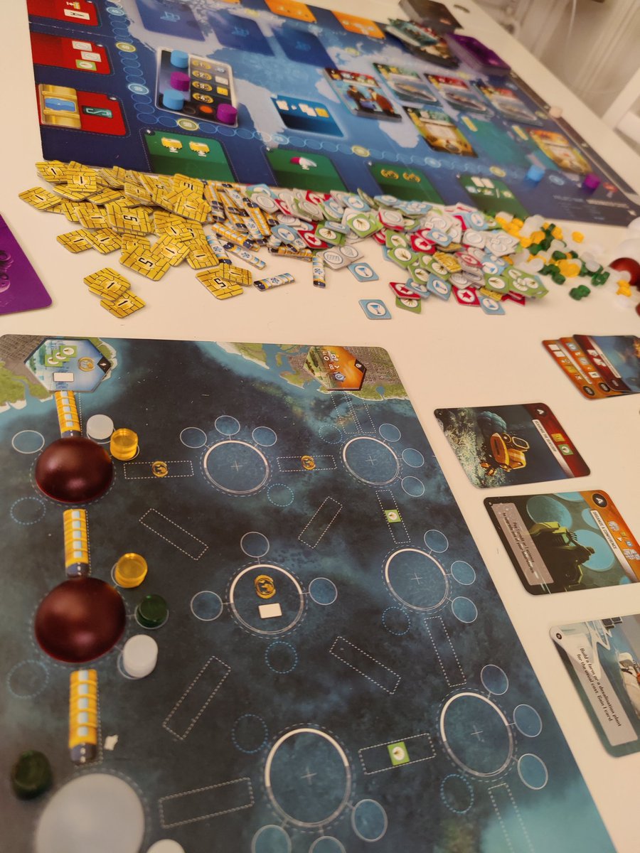 bobohaggstrom's tweet photo. Provar ett nytt brädspel ikväll - Underwater Cities. Worker placement med tablåbyggande. För att spela kort måste du matcha action med kortets färg. Väldigt utmanande och kul, kommer helt klart spelas fler gånger. #brädspel #boardgames https://t.co/64WwVoUgRz
