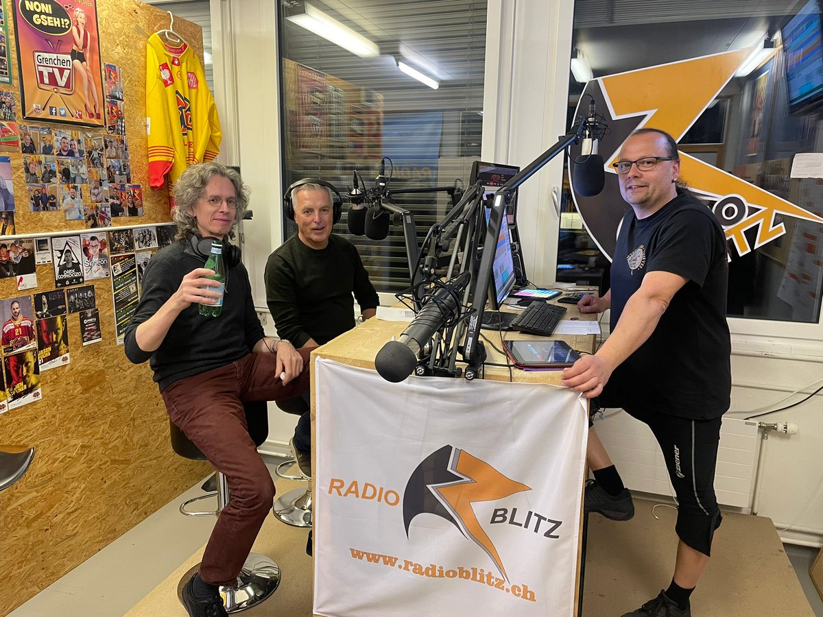 MicheleColatru1's tweet photo. #WilDC waren bei mir im Studio! Thomas Wild, langjähriger Drummer von Polo's Schmätterband und sein Gitarrist Pete Steiner haben mir von ihrem Album "Giggerig" erzählt. Hofer-Songs im AC/DC-Gewand! #PoloHofer #ACDC #RockundMetal #Metalheads
https://t.co/R8pywFZ3Rj https://t.co/cRXgQ6tPdK