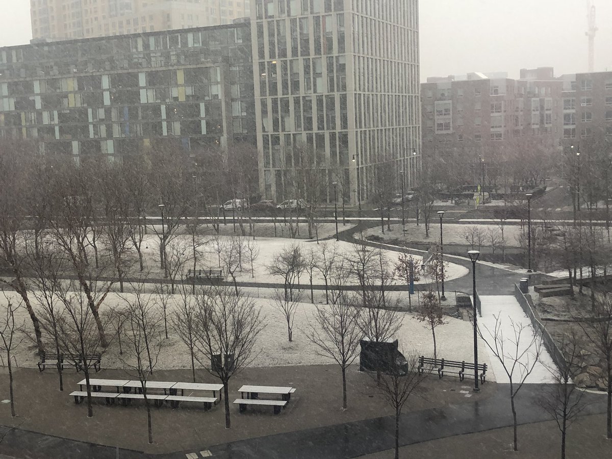 Emjay1028's tweet photo. 😑 #LetsGoSpring #Boston #Weather https://t.co/Kq4r3zj426