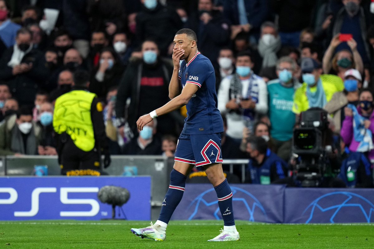 FabrizioRomano's tweet photo. He’s definitely from another planet. Kylian Mbappé @ Santiago Bernabéu. ⭐️🇫🇷 #Mbappé #UCL https://t.co/0tRDONxkuC