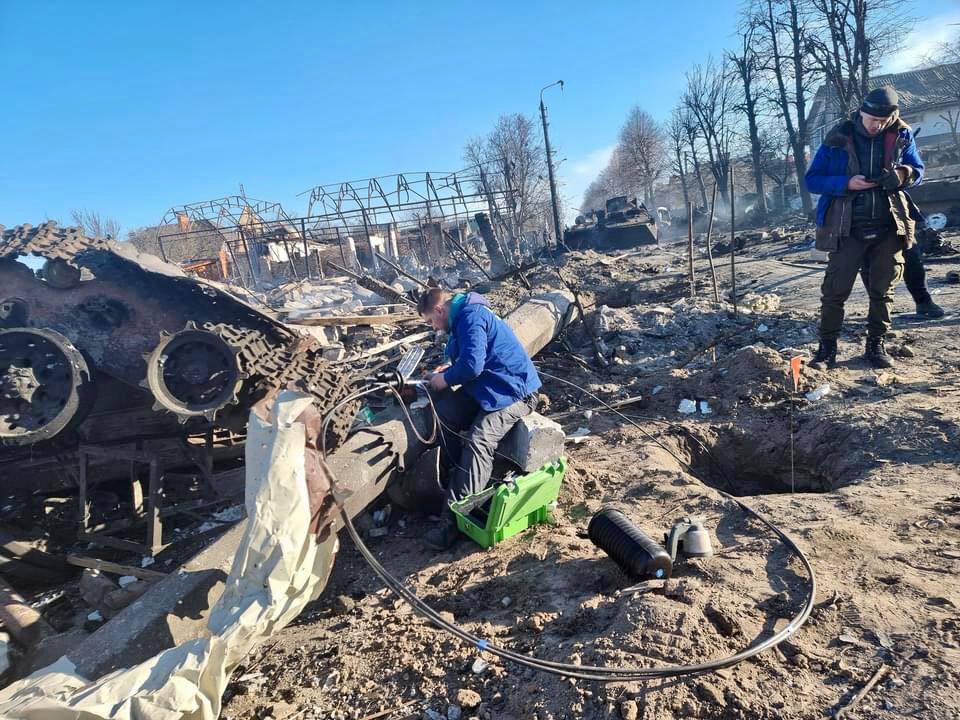 SSSCIP's tweet photo. Telecommunication specialists are invisible heroes of our days
Hundreds of specialists of Ukrainian internet service providers repair, restore and organize communication in bomb shelters, basements, underground parking lots every day. https://t.co/VC83EyKuLW