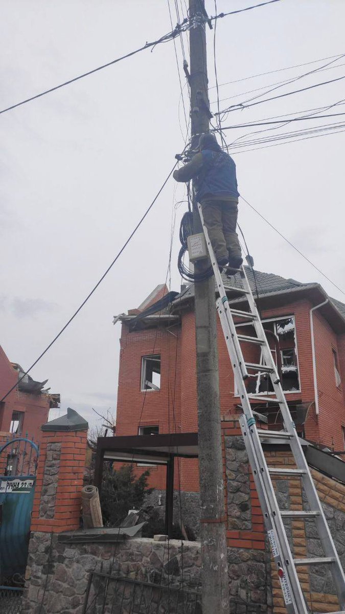 SSSCIP's tweet photo. Telecommunication specialists are invisible heroes of our days
Hundreds of specialists of Ukrainian internet service providers repair, restore and organize communication in bomb shelters, basements, underground parking lots every day. https://t.co/VC83EyKuLW