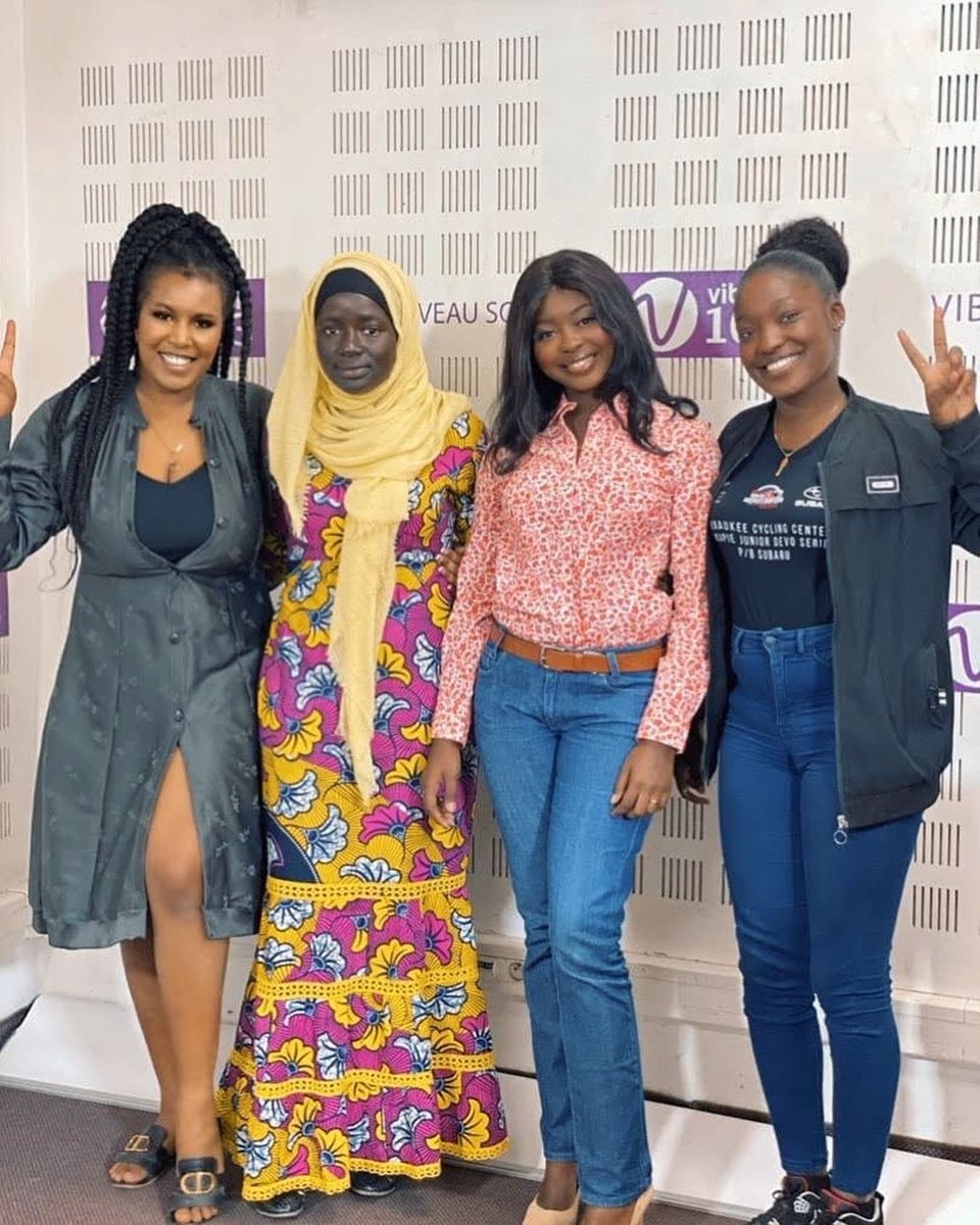 royukaay's tweet photo. Les femmes étant à l’honneur durant ce mois de Mars, nous sommes ravis d’avoir eu comme invitées dans la rubrique « Royukaay » @LoumThiara et @AmySoumare4 
Un échange qui aura été riche en: partage, enseignements, motivations et émotions à l’image de ces deux femmes de référence. https://t.co/PBfaFDNaM8