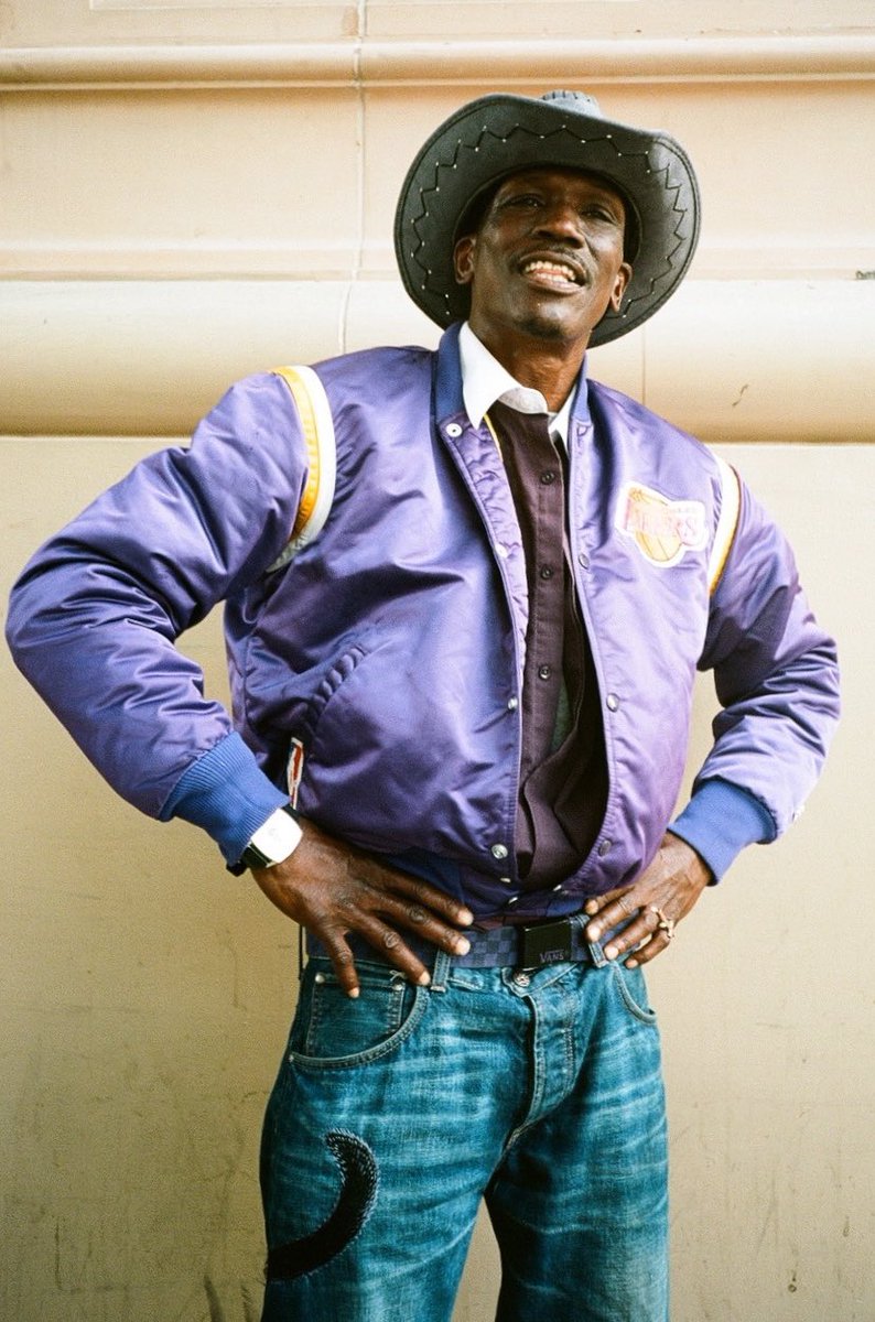 There’s something quite magical about connecting with a complete stranger on the streets, share the intimacy of a photo, then each go on with our lives ✨ #filmphotography #nftphotography