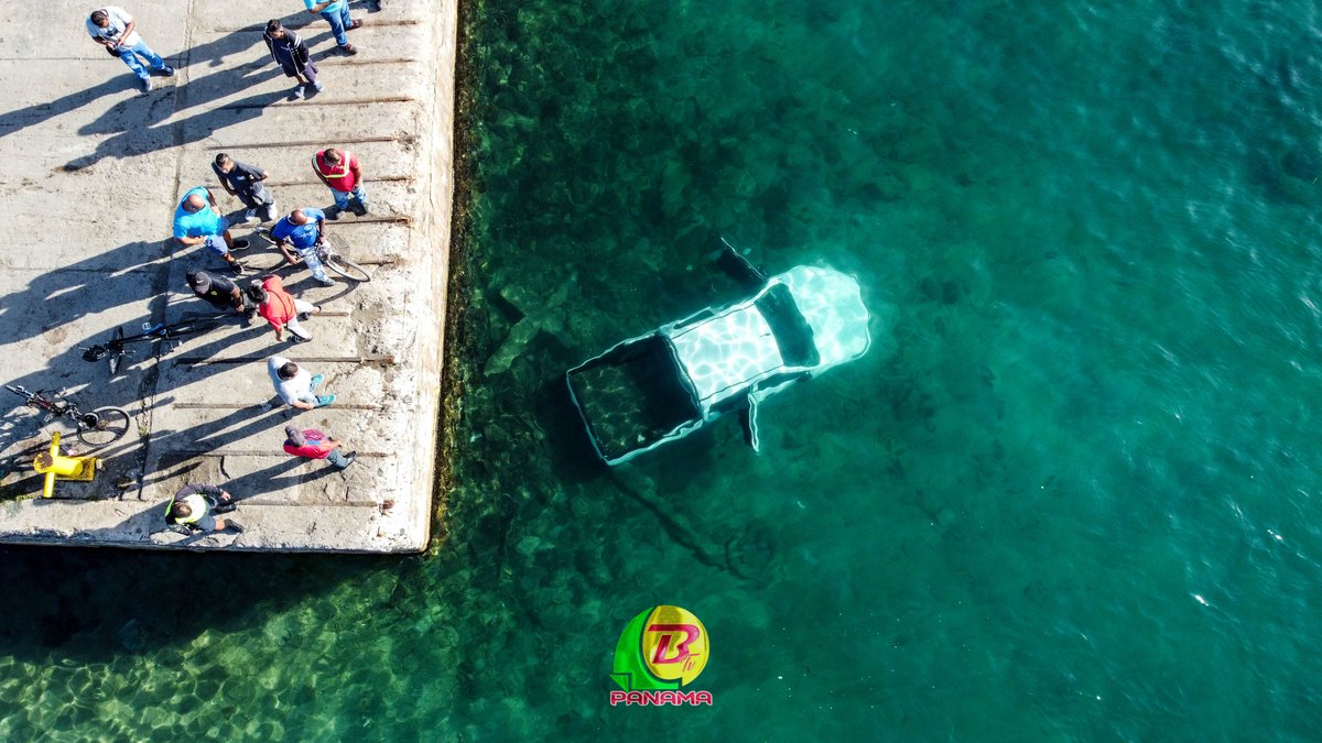 Panapro1's tweet photo. En la madrugada de este miércoles, un  Pickup cayó al mar en Bocas del Toro, sus ocupantes se encuentran ilesos, se logró rescatar y retirar el vehículo del mar.

Mas información, esta Noche en BTV NEWS a las 7pm, canal 150 y 1150HD en TIGO.

#BTVPANAMA #BocasdelToro  #IslaColon https://t.co/HA9LivUlUV
