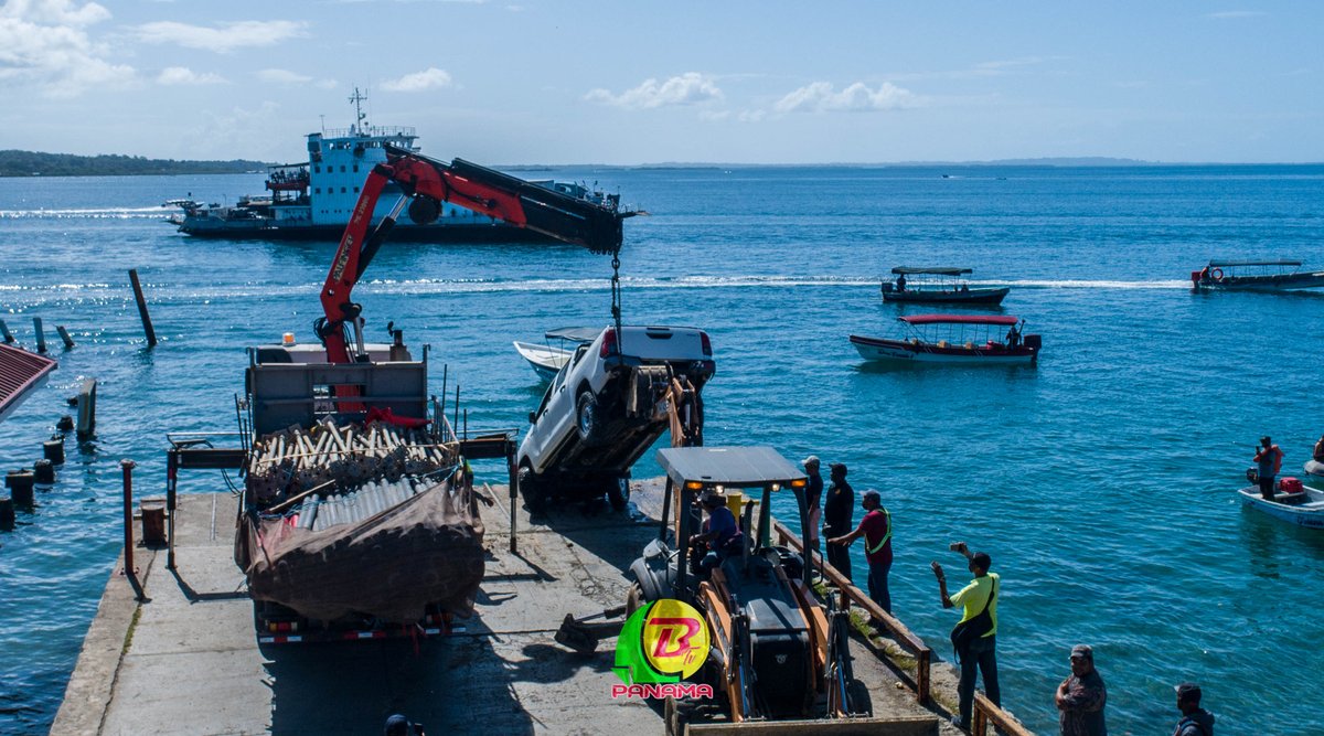 Panapro1's tweet photo. En la madrugada de este miércoles, un  Pickup cayó al mar en Bocas del Toro, sus ocupantes se encuentran ilesos, se logró rescatar y retirar el vehículo del mar.

Mas información, esta Noche en BTV NEWS a las 7pm, canal 150 y 1150HD en TIGO.

#BTVPANAMA #BocasdelToro  #IslaColon https://t.co/HA9LivUlUV