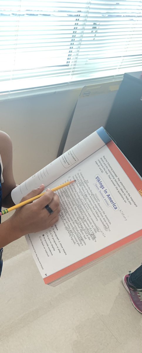 Griseg30's tweet photo. Absolutely love seeing and hearing our ELs using multiple strategies for reading comprehension! They were so proud of themselves for being able to understand the question and use text evidence. Great job! Thank you Ms. O at @VenturaElement1 @OCPS_MSD #dictionaryskills #ellsmatter https://t.co/LCB8cezSd5