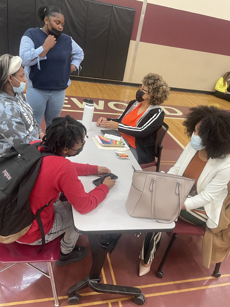 MrsLMarshall's tweet photo. Mignon Francois, Owner and CEO of Cupcake Collection participated in our #InternationalWomensDay2022. She shared her story of entrepreneurship with MHS Students. They were truly inspired. Thank you  @MignonFrancois_ @cupcaketweets @PantherNation_1 @SonyaBrooks71 @MetroSchools https://t.co/jzYQBiHT7T
