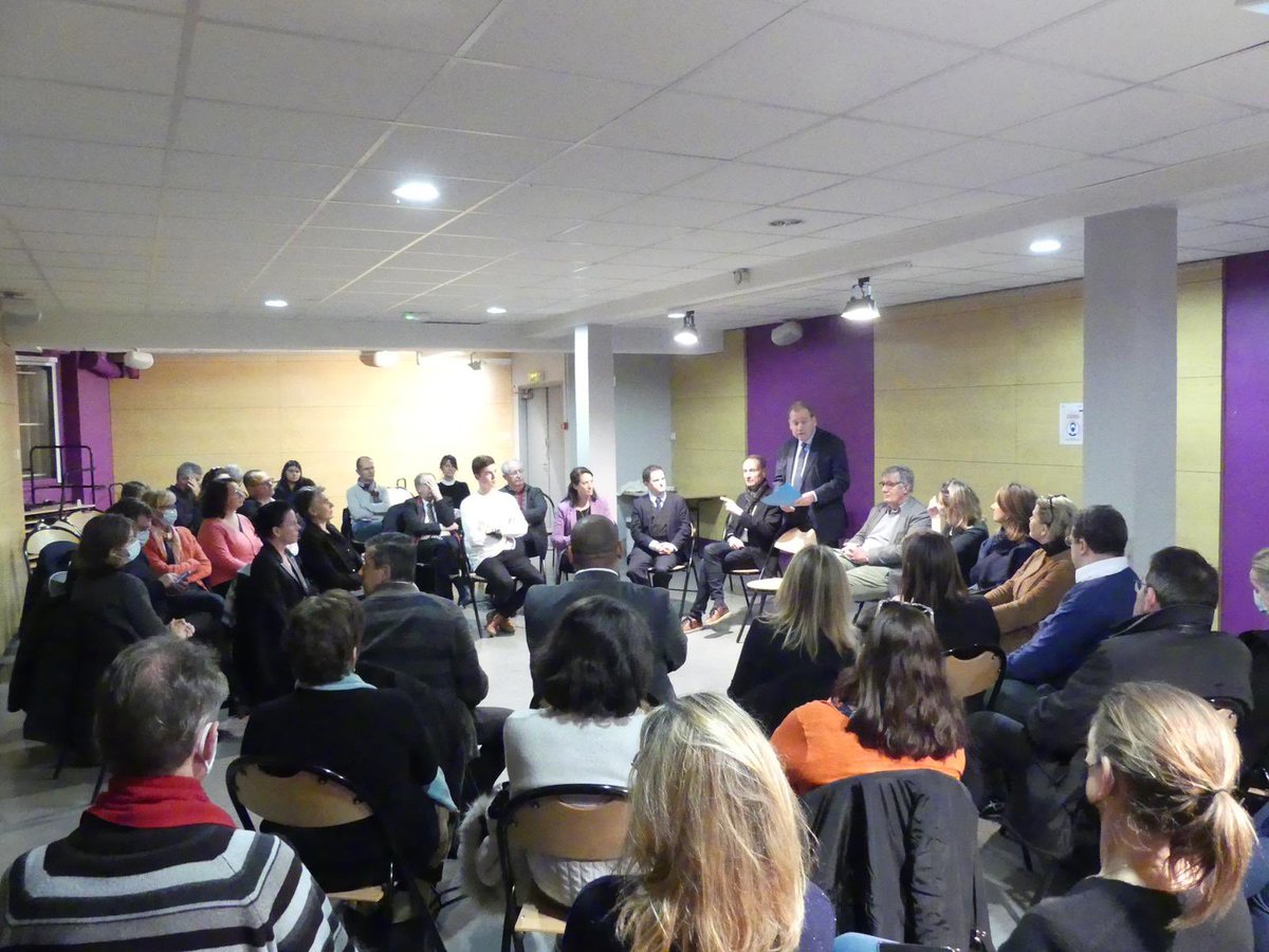 ADublanche's tweet image. Merci @max_brisson pour ces échanges passionnants à #Chatou sur l’avenir de notre #école et de nos enfants. Oui à: 
✅La remise des fondamentaux au 💛de l’école: +2h de français, + 1h de math en primaire
✅Plus d’autonomie pour les équipes pédagogiques
✅Une école du respect