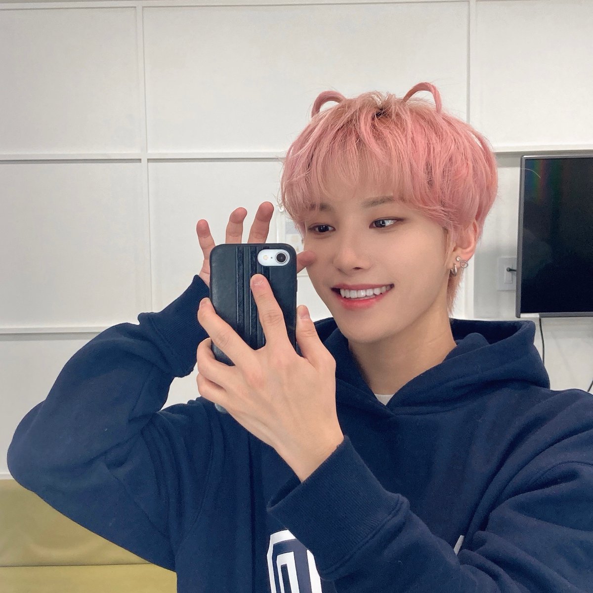 choiinb9t's tweet photo. ꒰ఎ εϊз ໒꒱ hola, soy choi in bøt y estoy aquí para hacerte muy feliz, si me necesitas puedes escribirme o @ (@choiinb9t) y estaré para ti, no olvides que e'last están muy felices y orgullosos de tener tu apoyo y amor ^..^ ‹𝟹 https://t.co/EQdaySUYbC
