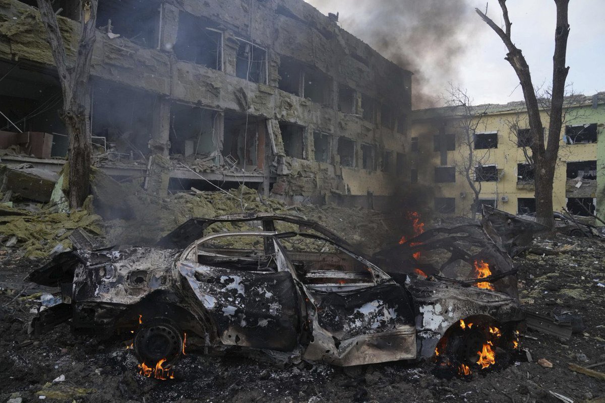 nrogozaa's tweet photo. Those people do not desreve to be called humans!
#RussiaInvadedUkraine
#closetheskyaboveUkraine
#noflyzoneoverUkraine
#russianinvasion
#StopPutinwar
#russiaattackedUkraine
#NuclearPowerPlant https://t.co/fvqOY5E9xz