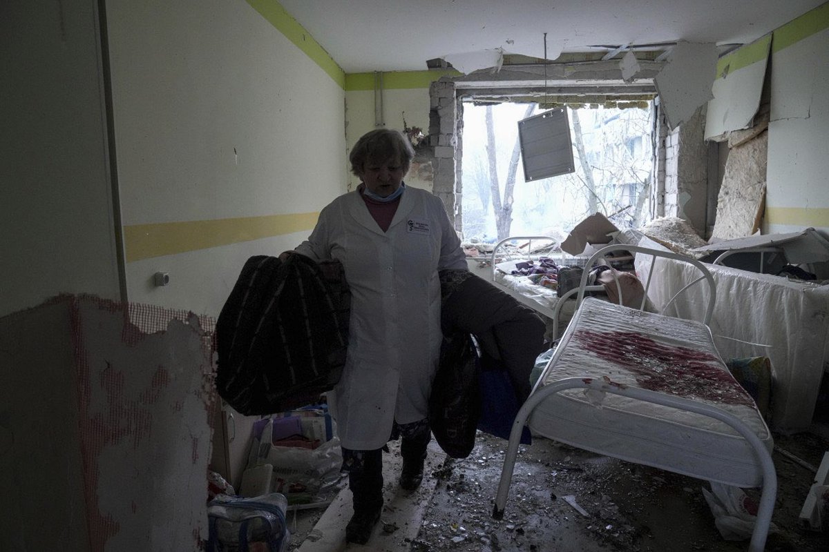 nrogozaa's tweet photo. Those people do not desreve to be called humans!
#RussiaInvadedUkraine
#closetheskyaboveUkraine
#noflyzoneoverUkraine
#russianinvasion
#StopPutinwar
#russiaattackedUkraine
#NuclearPowerPlant https://t.co/fvqOY5E9xz