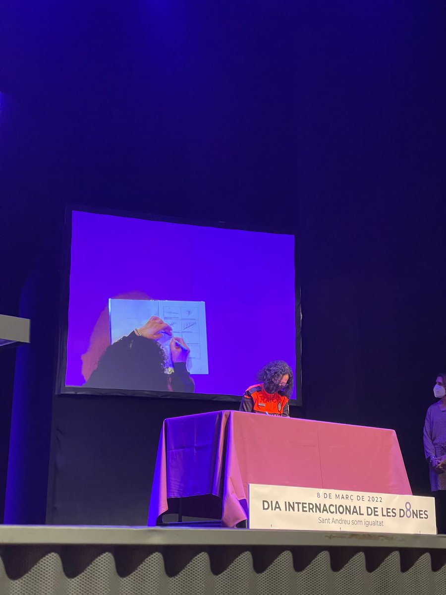 AVPCSABarca's tweet photo. Ahir, dia Internacional de la dona, @AVPCSABarca va estar present a l'acte organitzat per @Ajuntamentsab al teatre Núria Espert per tal de signar un manifest unitari d'adhesió a les polítiques d'igualtat. #DiadelaDona #ProteccioCivil https://t.co/ZzFgszDImH