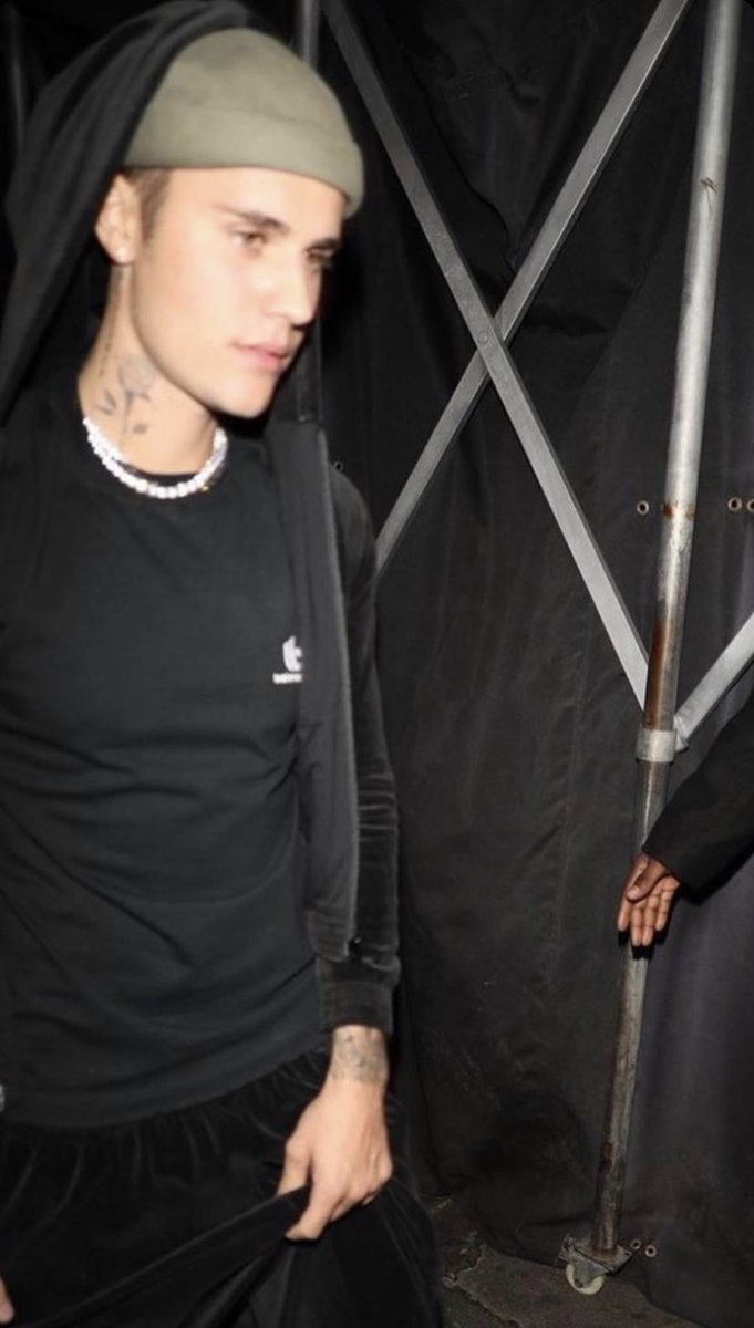 datemejbieber's tweet photo. TW: hottest man alive #JustinBieber @justinbieber https://t.co/4vccl199tX