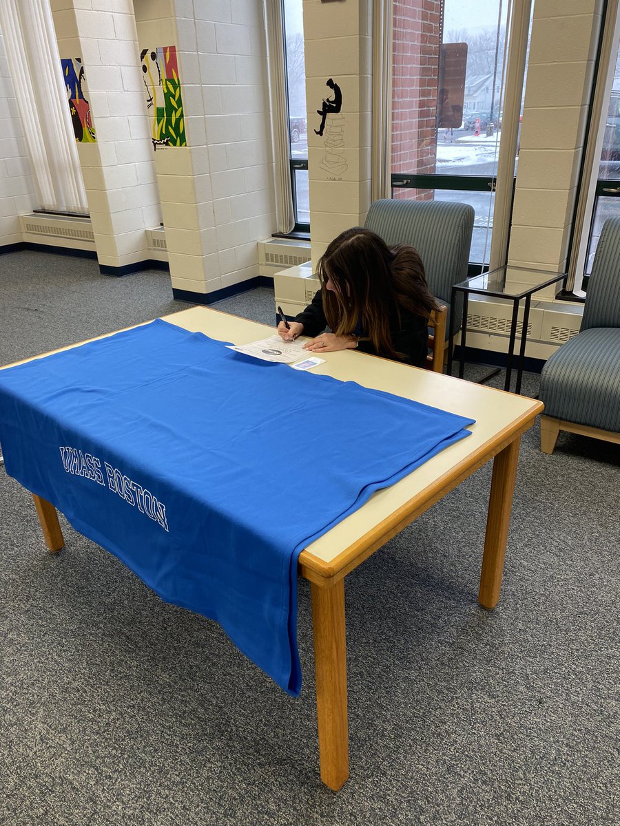 fishomatic303's tweet photo. Congratulations Elyse Manzi on her signing to play College ⚽️!! #AlwaysaTiger https://t.co/WuU78hhgR1