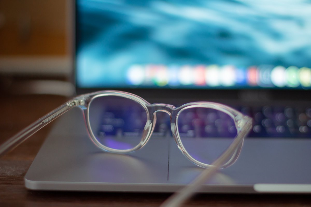 Daniel_Glasses's tweet photo. Blue light glasses are effective if you use computers and smart phones a lot🤓

#Glasses 
#Bluelightglasses https://t.co/hH6D4Adfca
