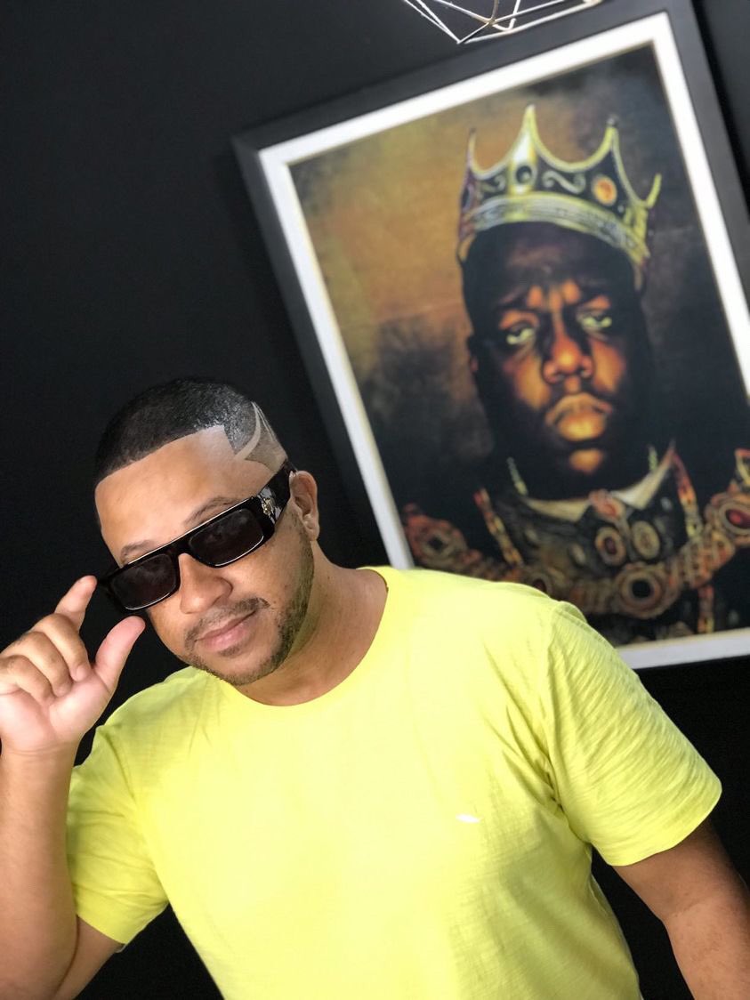Ton_Fagundes's tweet photo. Seja você a sua própria luz positiva 😉👊🏾

#cortesdecabelo #BBB222 #black https://t.co/idymcHuNyu