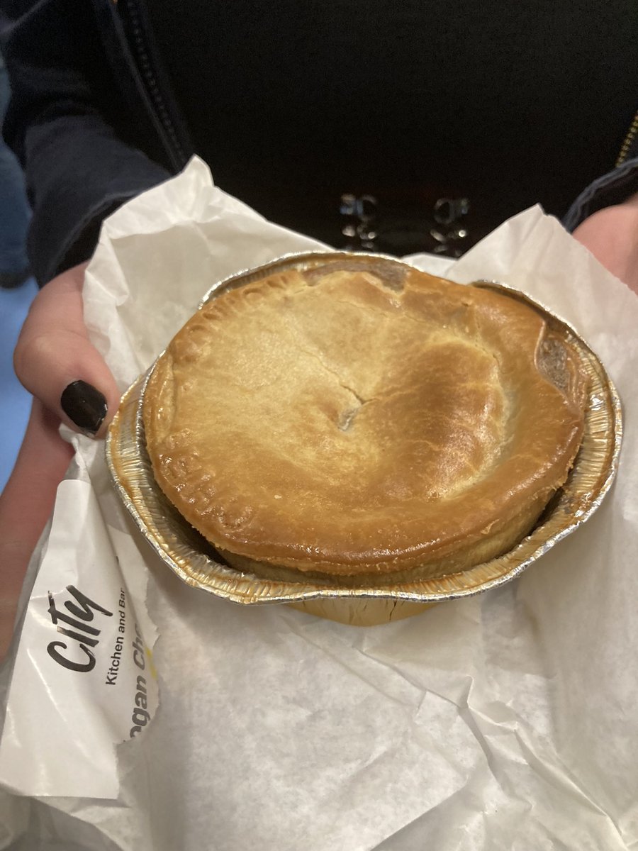 EllisonBecca's tweet photo. @FootyScran £3.50 vegan cheese and onion pie #etihad https://t.co/o0BuI97Coj