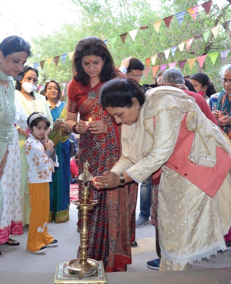 peepaltree_'s tweet photo. Celebrating Int Women's Day at Asiad Village! SDMC in association with Peepal Tree Foundation converted a Dhalao into a beautiful village to launched project ‘Asmita’, for skill development and livelihood interventions for less privileged women and library for children. https://t.co/RukrponcXT