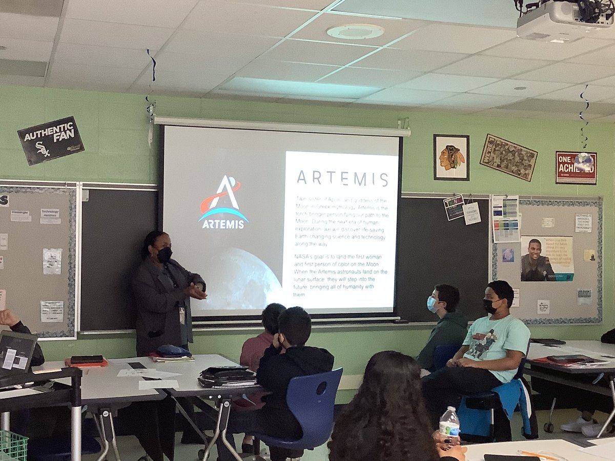MissKtech's tweet photo. Thanks Latina Taylor from NASA for teaching my 7th grade students today about Artemis! How fascinating to learn how we are sending astronauts to the Moon during our lifetime, and eventually to Mars as well! @PLTWorg #flightandspace @NASA #d62learns https://t.co/KYQe2CBBIc