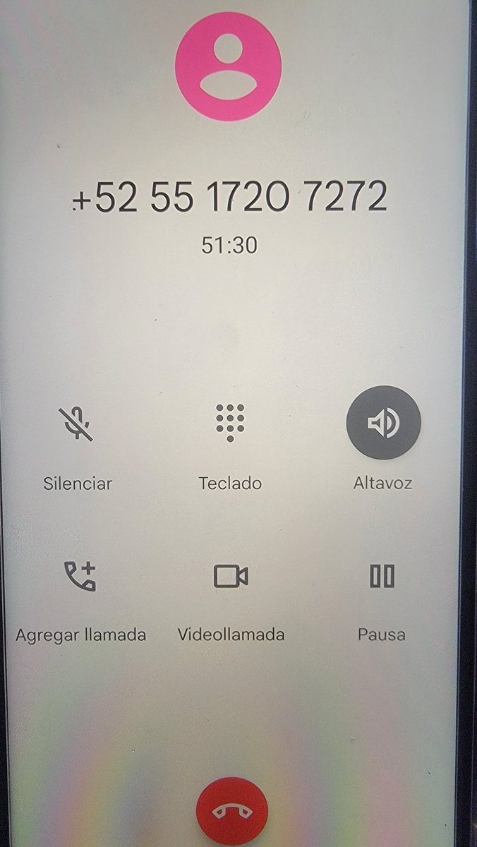 lau_ism's tweet photo. @BAztecaAyuda 
Es mi tercer intento de comunicarme a su línea "especializada" esta vez fueron 51 minutos en la línea. https://t.co/YBjuhP0ggQ