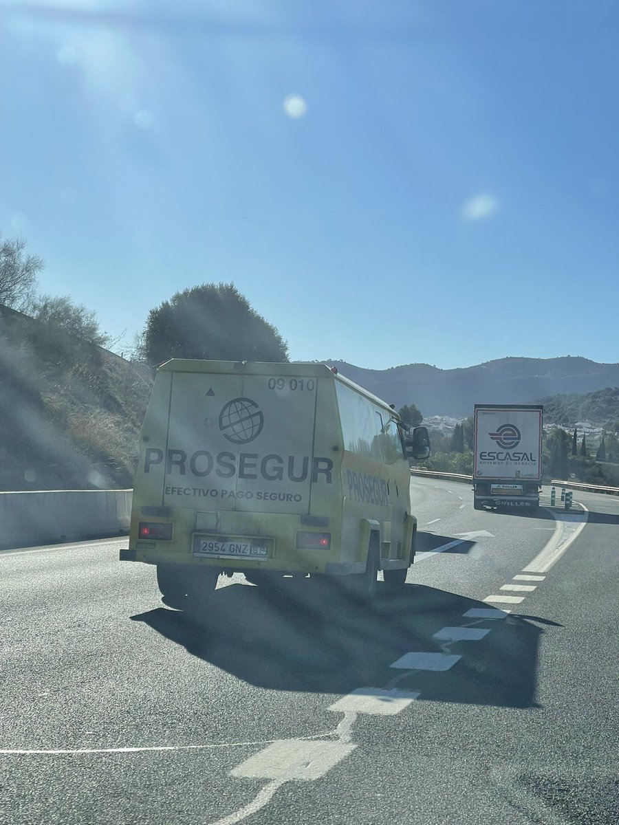 _Pacotr26's tweet photo. Según @sanchezcastejon el efectivo es negativo para la economía.
Pero si prosegur lo dice, me fío de el, por lo menos dan mas seguridad que tú. https://t.co/KcBxLmkcG6