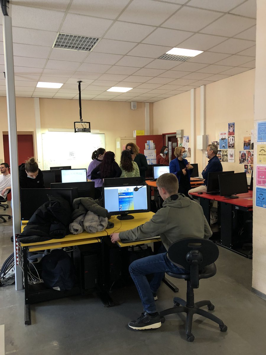 Christelecho's tweet photo. Merci à nos étudiants de @btscom_bona pour l’organisation de notre journée portes ouvertes. Une belle réussite. #jpo #JourneePortesOuvertes https://t.co/jkHnEV1z7s