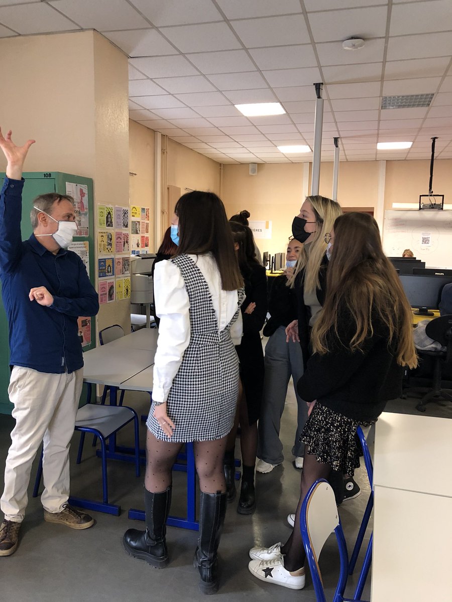 Christelecho's tweet photo. Merci à nos étudiants de @btscom_bona pour l’organisation de notre journée portes ouvertes. Une belle réussite. #jpo #JourneePortesOuvertes https://t.co/jkHnEV1z7s