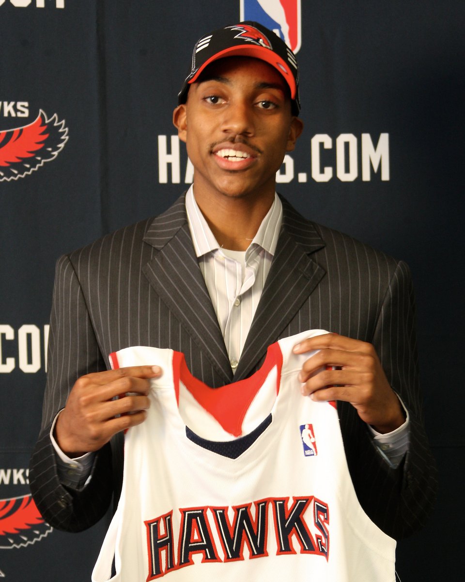 ATLHawks's tweet photo. 2009 1st round draft pick ➡️  2022 basketball scout

@Teague0 is a Hawk once again!

Read more from @KLChouinard: https://t.co/zMelkyAGN2 https://t.co/fBdaPxJHui