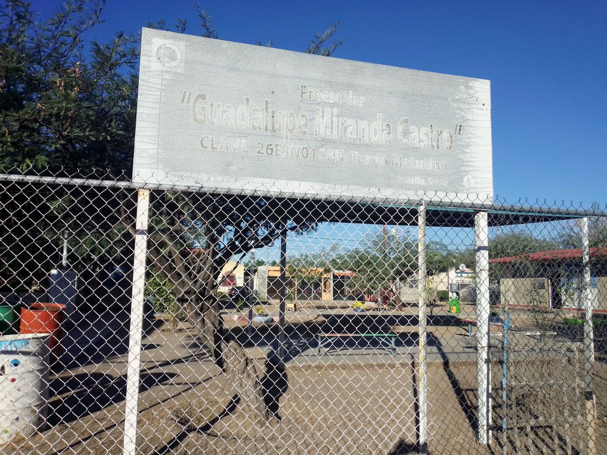 gtzrigo's tweet photo. #DenunciaCiudadana

Tienen 6 meses sin agua en Kínder “Gpe. Miranda Castro”, en Fracc. Paseo San Ángel. Desde Agosto reportaron a @SECSonora falla en cisterna y no han arreglado. Los niños no van porque ni agua, ni baños... Ojo: Alguien no está haciendo bien la tarea.

#DARDOS https://t.co/2k5VUAsaOI