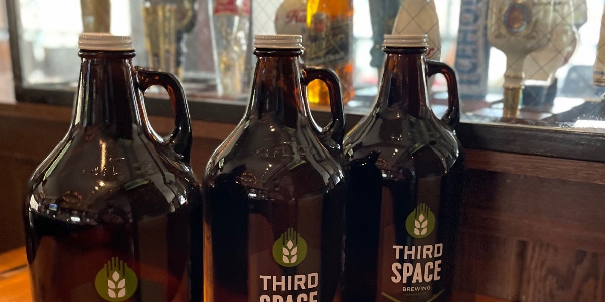 miller_time_pub's tweet photo. Take your favorite draft beer home with you! Purchase a growler for $8, or get a growler and a half liter glass boot for $15. Then enjoy $20 domestic fills and $25 craft fills and a free order of nachos with each fill! https://t.co/JSxwM5suNe