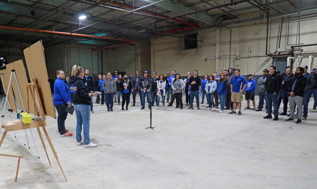 IndyChamber's tweet photo. #ICMemberNews: Prepare to be WOWED! @theWOWeffect, an award-winning entertainment company, is relocating to #Indianapolis and bringing one of the most recognized design and installation vendors (+ 72 jobs!) to the Circle City. 

Read more here: https://t.co/w3NPnJHXtK https://t.co/BIVJDGdQ7v