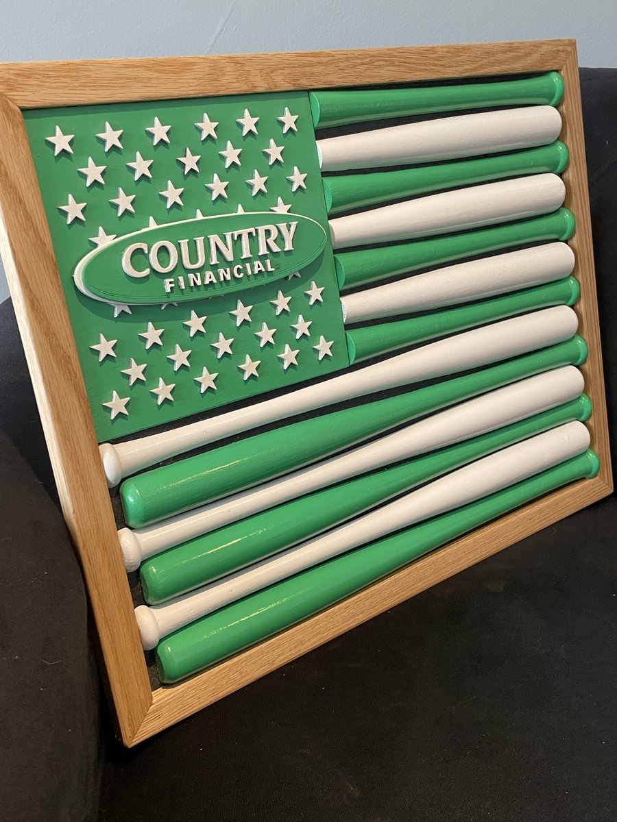 BJDBatFlags's tweet photo. We've been super busy with several custom orders over the last month. Here we have the custom @hellocountry Bat Flags that our friends at @PaulDavisCTIL have given out to agents in central Illinois. More pictures to follow!

#BJDBatFlags #BatFlags #StarsandStripes #AmericanFlag https://t.co/XaTvN3P3R3